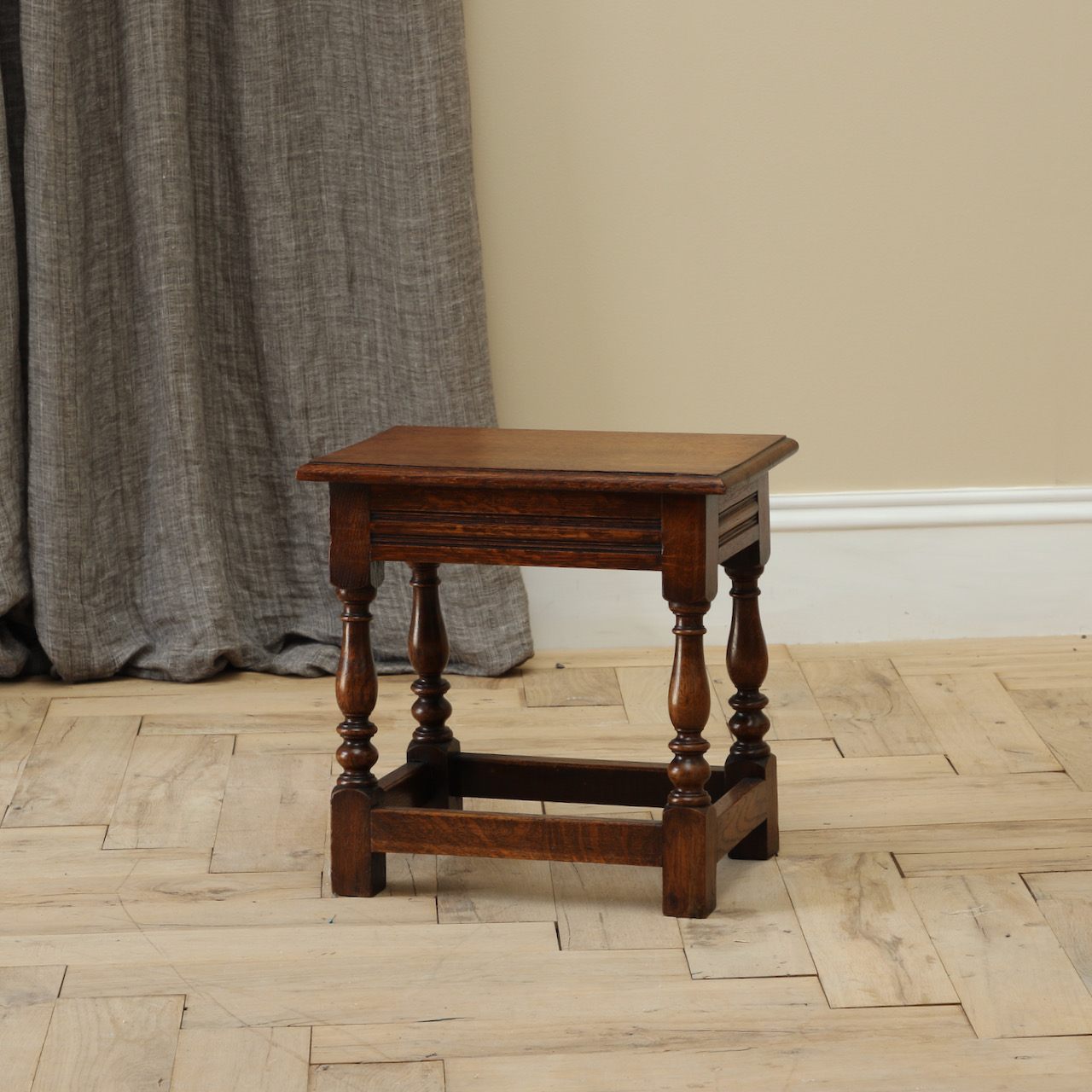 131-93 - Jointed Stool